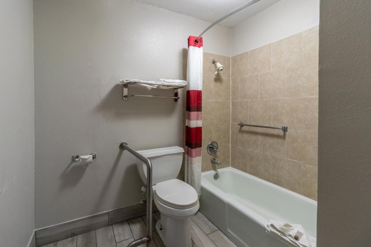 Red Roof Inn & Suites Jackson, Tn Екстериор снимка