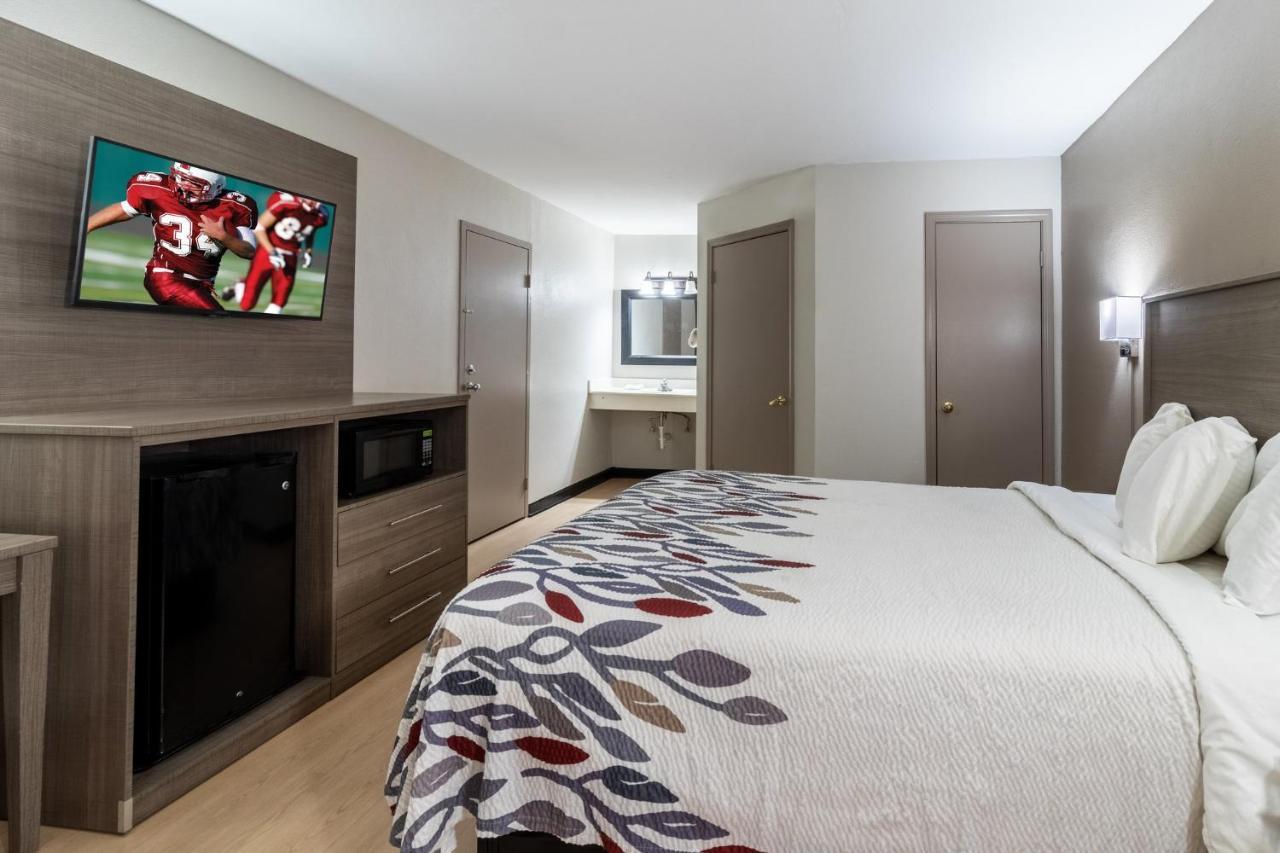 Red Roof Inn & Suites Jackson, Tn Екстериор снимка