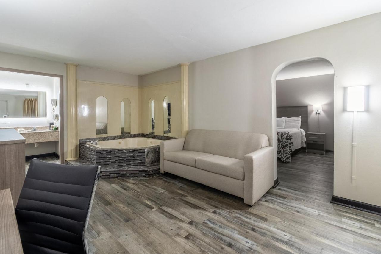 Red Roof Inn & Suites Jackson, Tn Екстериор снимка