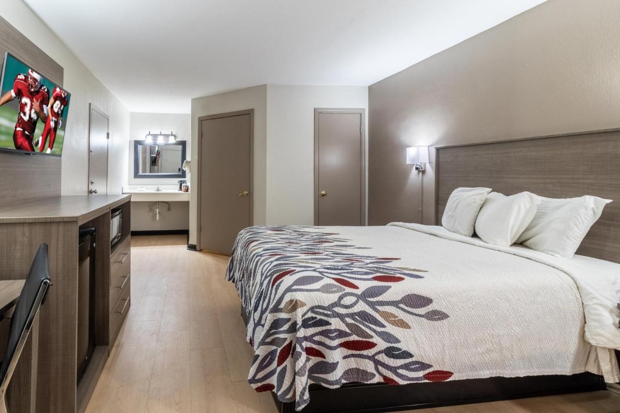 Red Roof Inn & Suites Jackson, Tn Екстериор снимка