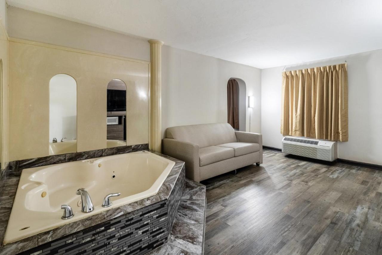 Red Roof Inn & Suites Jackson, Tn Екстериор снимка
