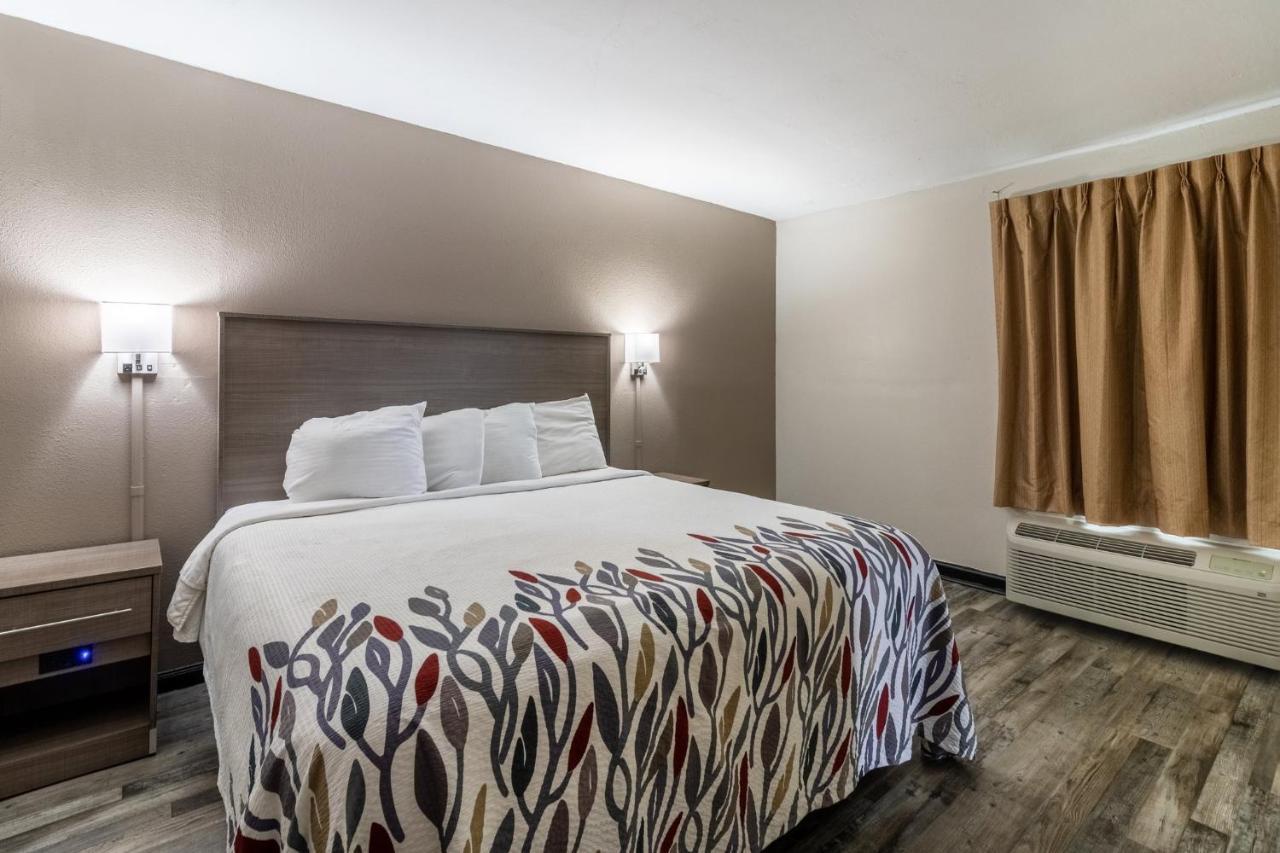 Red Roof Inn & Suites Jackson, Tn Екстериор снимка