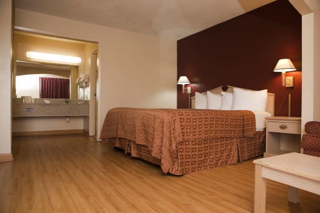 Red Roof Inn & Suites Jackson, Tn Екстериор снимка